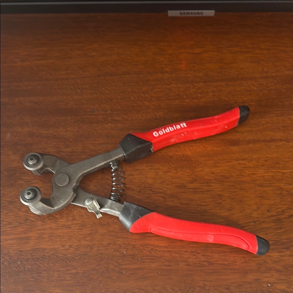 Red Glass Tile Nipper with Comfort Grips